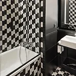 Amano East Side Hotel