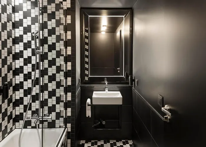 Hotel Amano East Side 4*