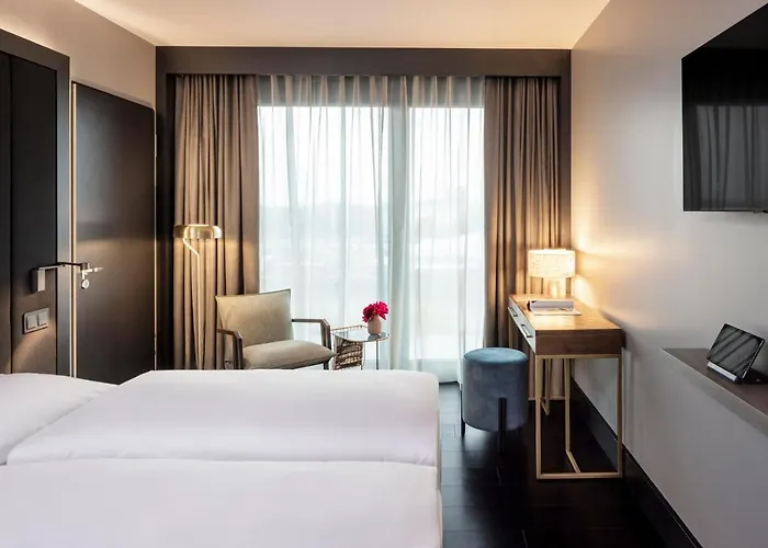 Amano East Side Hotel 4*