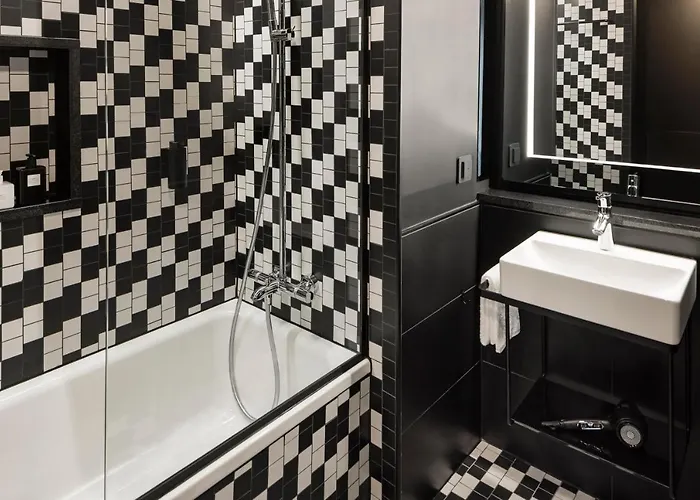 Amano East Side מלון