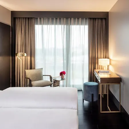 Amano East Side מלון 4*